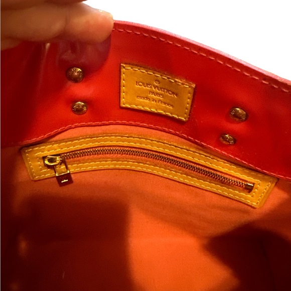 Louis Vuitton Bags Monogram Vernis is a very beautiful red/orange color - Picture 10 of 11